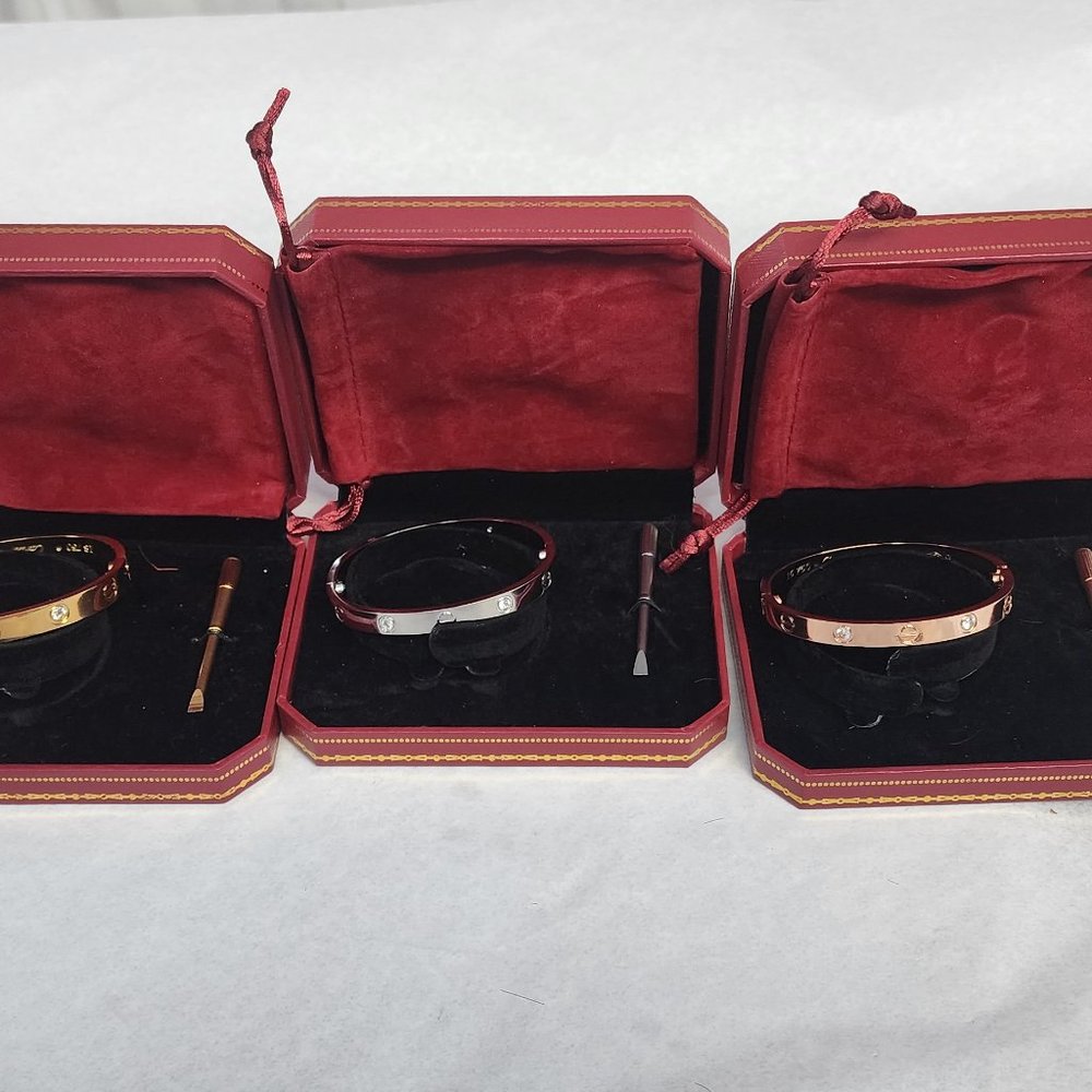 Bracelets - Picture 10 of 10
